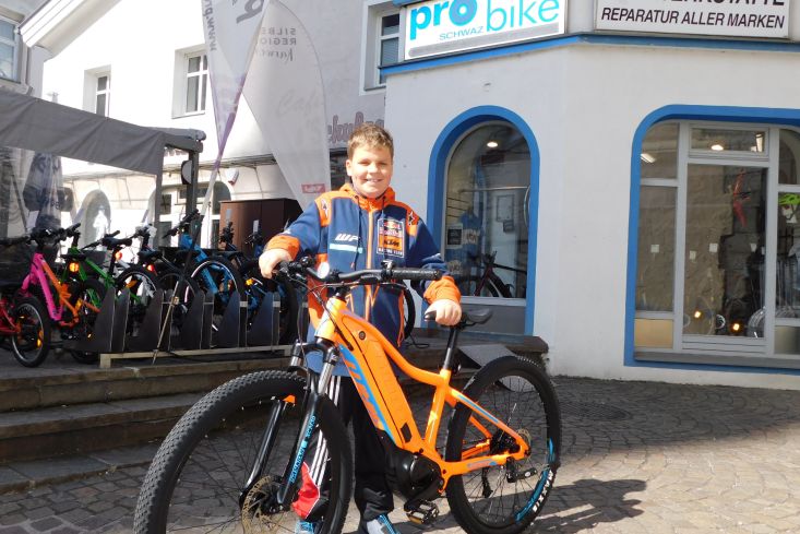 GIANT FATHOME E-JUNIOR
