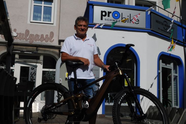 GIANT TRANCE X E+2 - Sonnenschutzexperte Harald Stefl freut sich riesig über sein neues Bike!