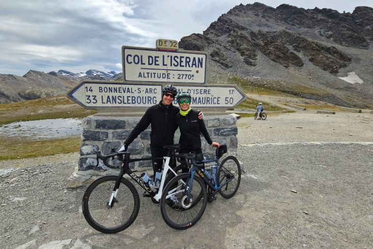 BASSO DIAMANTE SV und  LIV LANGMA auf dem Col de l&#039;Iseran in den französischen Alpen mit einer Höhe von 2.764 Metern