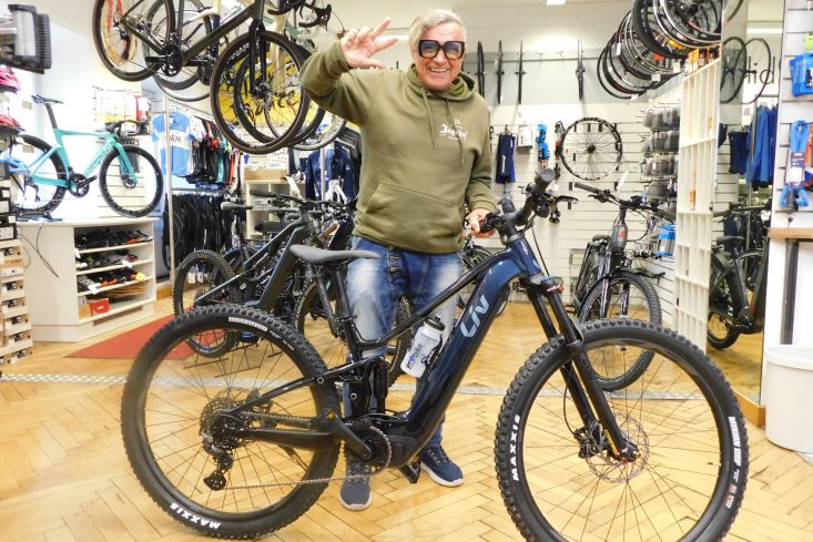 LIV EMBOLDEN E+2 - Giovanni ist schon in Weihnachtsgeschenk-Laune und überrascht Tochter Katrin mit diesem tollen Bike!