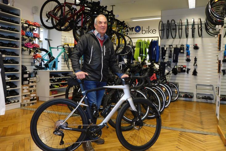 PINARELLO DOGMA X7 - Das perfekte Weihnachtsgeschenk für Handball Tirol Spitzenfunktionäre Gerhard Danzl!