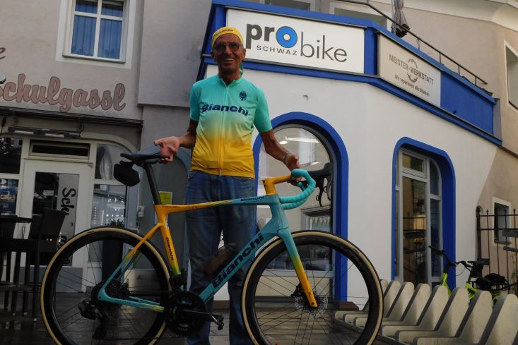 BIANCHI SPECIALISSIMA zum 140 jährigen Jubiläum von BIANCHI und an Erinnerung an Marco Pantani. Mit 215 Stück limitierte Auflage!